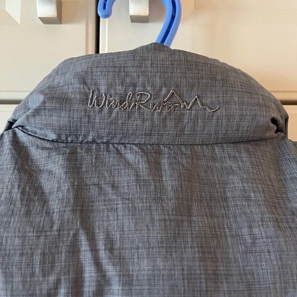 Women’s Grey Puffer Vest - Picture 6 of 6